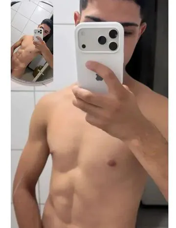 Me chamo Cauã, tenho 22 anos e 1,75 de altura.... Garotos super tranquilo. Só chamar para desenrolarmos