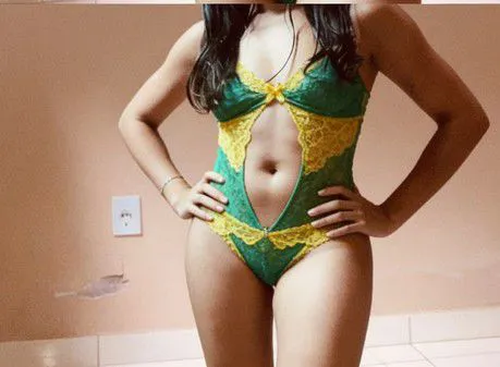 Brasileirinha com local  364709