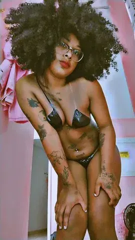 Adoro chupar e te provocar 😋 quer me comer forte amor ? Vem que vou realizar suas fantasias 