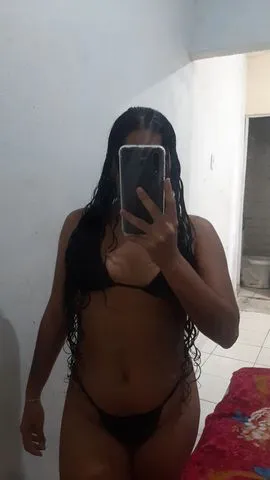 Oi vidas eu beijo,  chupo sem capa , deixo gozar na minha boca , não faço anal e faço 69 se caso gostar não tenho local e sou bastante carinhosa 