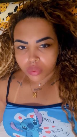 Morena envolvente, tatuada e dona de um corpo magro e fitness. Discreta, educada e sempre bem cuidada. Não fumante, prezo pela higiene, respeito e boa energia. Atendo com carinho, presença marcante e mente aberta para realizar fetiches com total descrição e consentimento. Momentos intensos, sem pressa, para quem valoriza conexão, prazer e qualidade. Não possuo local.