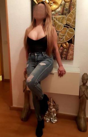  sua gatinha bem carinhosa e iniciante, com local. 189653