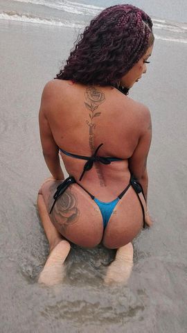 Prazer meus amores me chama Rebeca tenho 23 aninhos, faço vídeos chamadas atendo hotéis e a domicílio venham conhecer o paraíso 