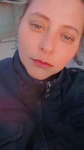 Aposto que você quer sair comigo. Se eu estiver certo,  você decide se quer me beijar no nosso encontro💋  381066