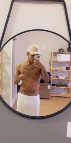 Olá tudo bom ?
Me chamo Arthur gael sou novinho tatuado safado , dotado ,tesudo , disponível 24 horas marque o seu horário com o mais gostoso da cidade .