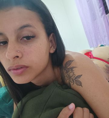 Baixinha, delicada, super atenciosa e carinhosa.
Faço anal, oral com preservativo.