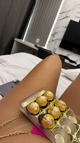 🔥 Prazer sem frescura, provocação sem limite e uma companhia que vai mexer com todos os seus sentidos…
Sou uma acompanhante quente, ousada e extremamente provocante. Daquelas que sabem provocar com palavras, olhar e atitude, deixando você com vontade antes mesmo do primeiro “oi”.

Atendo presencial e virtual, sempre com discrição, atenção e aquele jeitinho safado que faz qualquer momento ficar inesquecível. Atendo homens, mulheres, trans e pessoas com deficiência sem julgamentos, porque prazer é pra todo mundo.

Adoro provocar, enlouquecer e deixar você pensando em mim depois. Se procura uma mulher envolvente, carinhosa e cheia de malícia… me chama e vem sentir o perigo de se apegar. 💋🔥