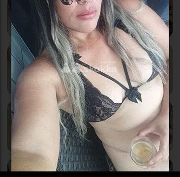 Eu gosto de curtir com 2 homens sou casada e meu marido é vc  transam comigo....sem.limite finalização valores de 1 hora...região dirceu e demais bairros