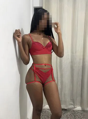 Olá morena magrinha com corpo 
Já estou com local hotel frente praia de Itapuã 