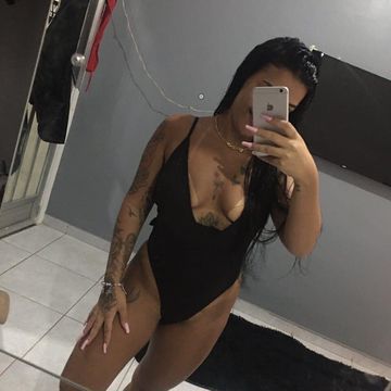 mulheres Rio De Janeiro - RJ morena 23 anos Primeira vez atendendo aqui no bairro, meu atendimento é muito completo, Anal, Oral sem camisinha, chupo até gozar na minha boca, É melhor de tudo Faço Promoção aos clientes. Tá estressado venha me comer com força, e da tapa na minha cara