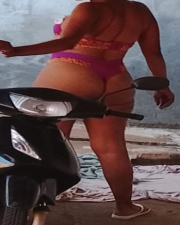 Sou uma morena gostosa  e safada gosto muito de dar e receber carinho  tenho cabelos longos e sou bem safadinha gosto de dar e receber prazer tenho as pernas grossas e bumbum arrebitado e redondinho seios médios e naturais  e sou bem humorada esse tempinho esta maravilhoso para dar uma namorada gostosa me chama no zap hoje com lokal 100 garanto que nao vai se arrepender bora fazer um amorzinho gostoso atendo com lokal somente a noite e no motel ou a domicílio diariamente 