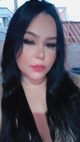 Gordinha, 1.70cm de altura, cabelo longo preto e não tenho local mas to disponível até as 18hrs