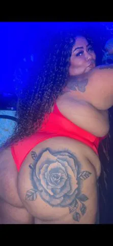 Sou uma Morenah bbw esperando por vcs venha gozar gostoso tenho local e estou disponível 