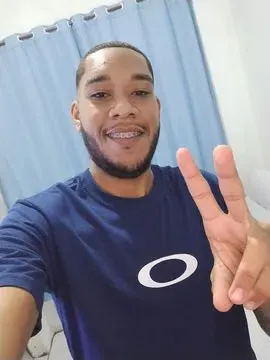 Homem discreto e com postura, cheiroso, barbudo, magro, capricórnio e da área da saúde! Vem descobrir mais..