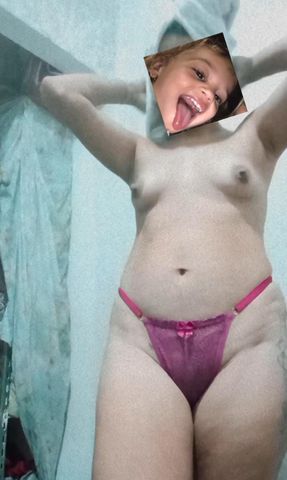 Sou magrinha seios e bumbum pequenos , mais aguento tudinho, faço inversão de papéis também. 