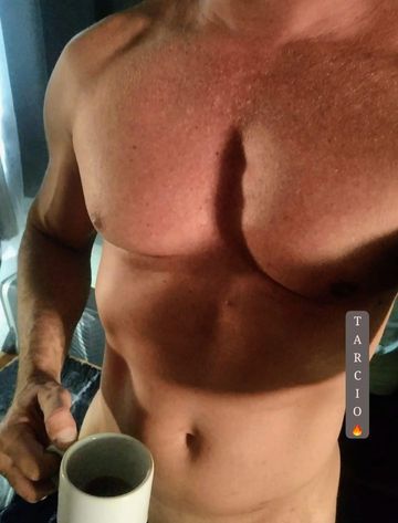 Homem ativo , experiente , saudável e discreto.
Cuido do meu corpo , exigente com higiene.
Atendimento ideal para mulheres e casais discretos. Tenho local próprio pra atendimento ( limpo e discreto) e me desloco ao seu local para atendimento.
Serviços de Massagens Relaxantes, Sensuais e Job .