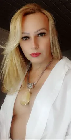 AMANDA TRANS ESTA DE VOLTA EM GOIÂNIA. LOIRA SILICONADA DE OLHOS VERDES ATIVA E PASSIVA BELO DOT BELO BUMBUM COMPLETA COM LOCAL PRIVADO  62 91017119 TELEFONE WHATSAPP