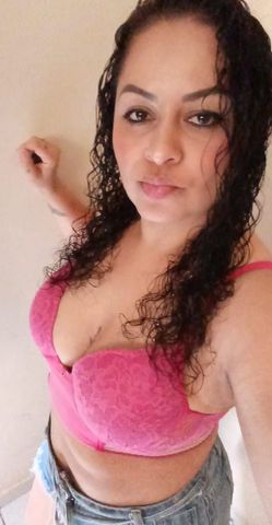 Oie, sou cacheada, simpática, siliconada bem natural, super safada, encorpada na medida, pele macia. 
Faço desde o estilo namoradinha até o mais puta. 
Na cama sou liberal e bem resolvida, oral maravilhoso molhado, adoro chupar e ser chupada, 69, vaginal, não regulo posições.♥️
Realizo suas fantasias, fio terra, inversão e outras mais quentes.
Ppk, com bigodinho, limpinha. 
Sou tranquila e te deixo a vontade. 
Vem não vai se arrepender. 
Bora gozar e bater um papo legal.
Hj Quarta 7:30 hrs às 19 hrs 
 Av Duque de Caxias 2824 porta 1, em cima do móveis usados, antes da rua Alagoas.
150 HR
80 meia 