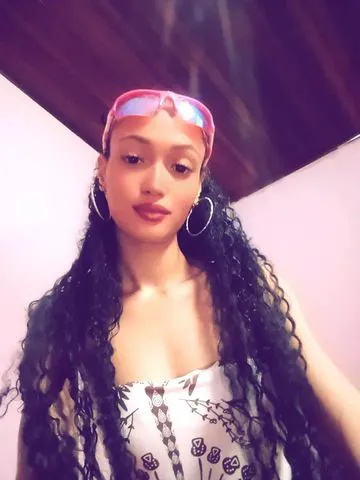 Me chamo Vivian, tenho 18! Anos sou carinhosa, é estou disponível pra satisfazer seus desejos 🫣FAÇO VÍDEO CHAMADA SOZINHA OU ACOMPANHADA AO VIVO NO WHATSAPP 😈😋😋 muito prazer é toda paciência é carinho do mundo  ❤️ Adoro fica meladinha na pica 😈 Sou uma magrinha gostosa da bucetinha rosa apertadinha Estou localizada na Martin de Sa  Per noite hoje por apenas 800 reais chama bb 😏🔥 Vivi Putinha Moranguinho 🍓🍓