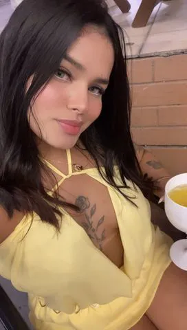 Olá prazer me chamo Laura sou muito
Simpática e carinhosa estilo namoradinha para mais informações só me chamar no privado…🔥