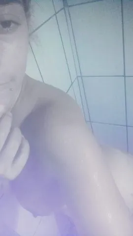 Destinada a homens de bom gosto que não abre mão de uma boa companhia. Sou educada divertida e dedicada. Gosto de rir, aprecio vinhos, cerveja e uma boa música. Meu foco é proporcionar uma experiência leve e marcante onde você possa ser exatamente quem é com naturalidade de quem sabe apreciar os prazeres da vida e se afastar do caos cotidiano.