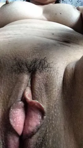 Adoro sexo sem frescuras. Gosto de homens maduros, não atendo menores de 30 anos. Sou bem puta e safada na cama