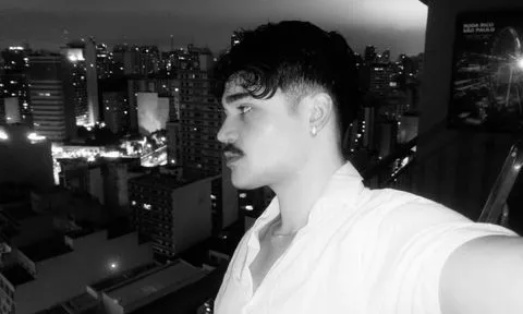 Garoto Novinho e Charmoso pronto pra fazer sua noite esquentar e te deixar Feliz!⚜️Profissional, Natural e uma Boa Companhia.