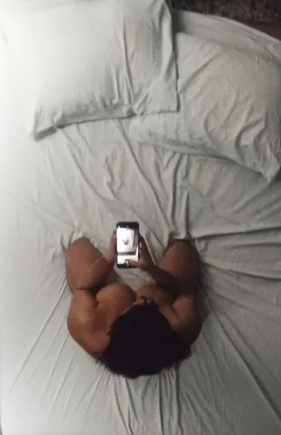 




Sou uma linda acompanhante morena de cabelos pretos, dona de uma xereca de sabo de mel, e um grelo enorme pra você chupa e se lambuza todinho. Venha se bora me conhecer e daí da rotina , relaxa e gozar bem gostoso . Faço o oral bem babadinho e molhadinho do jeito que você gosta . Te espero pra você vim me curti.