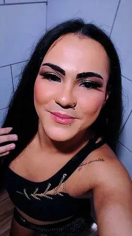 Oie amores sou uma mulher trans sou bem safadinha faço um oral e um anal gostoso adoro satisfazer os clientes 