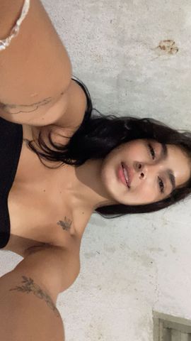 Uma moreninha quente esperando por você 🤫🔥