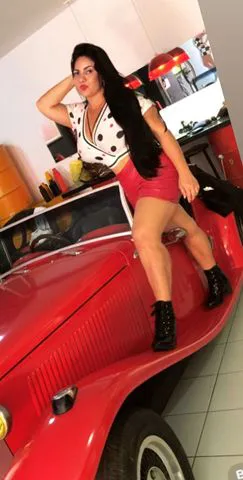 Super carismática, especialista em massagens e atendimento personalizado! Realizo fantasias e fetiches. Atendo homens , mulheres e casais!!!