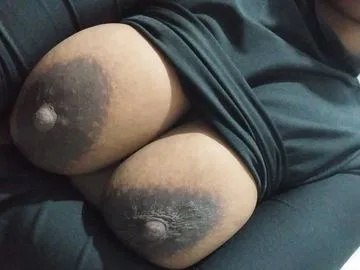 Uma novinha cheia de tesão. Vem se divertir comigo, aqui o prazer é garantido.