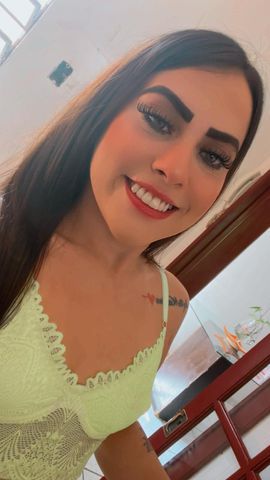 Sou magrinha, provocante e sabe exatamente como te deixar de joelhos. Cheguei para ser a sua nova obsessão – leve no corpo, mas pesada na pegada.

 Olhar que te hipnotiza

 Boca quente e cheia de malícia

 Rebolado que te faz perder a razão

Se você procura mais do que só prazer… aqui tem entrega de verdade.

• Oral molhadinho, sem pressa

• Posições intensas que desafiam sua resistência

• Gemidos safadinhos direto no seu ouvido

• Carinho, atenção e aquela química que vicia Sem frescura. Sem encenação. Só verdade entre quatro paredes. Ambiente discreto, limpo e climatizado – preparado pra você esquecer do mundo lá fora. Quer uma magrinha que te faz sair leve, sorrindo e querendo voltar no mesmo dia? Sou sua escolha certa. Chama no Whats e se prepara pra viver uma experiência que vai além do físico.

Você não vai só gozar… vai se apegar.