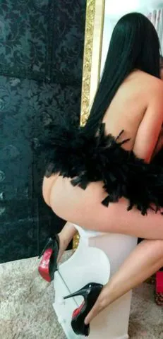Olá meus amores, sou essa moreninha linda, estou disponível para homens de bom gosto e que querem discrição e sigilo.
Que adoram um sexo gostoso e sem compromisso.
Venha me conhecer, garanto que vai desfrutar de uma boa companhia e de momentos muito prazerosos comigo.
Atendo em um local discreto, seguro e tranquilo,sozinha.Local aquecido...
Atendimento somente com horário marcado.
