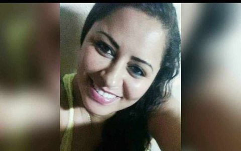 Oie, sou cacheada, simpática, siliconada bem natural, super safada, encorpada na medida, pele macia. 
Faço desde o estilo namoradinha até o mais puta. 
Na cama sou liberal e bem resolvida, bj na boca, oral maravilhoso molhado, adoro chupar e ser chupada, 69, vaginal, não regulo posições.♥️
Realizo suas fantasias, fio terra, inversão e outras mais quentes.
Ppk, com bigodinho, limpinha. 
Sou tranquila e te deixo a vontade. 
Vem não vai se arrepender. 
obs: Oral sem camisinha e bj na boca, depende da higiene.
Sexo é com camisinha.
130 HR
70 meia hr 
