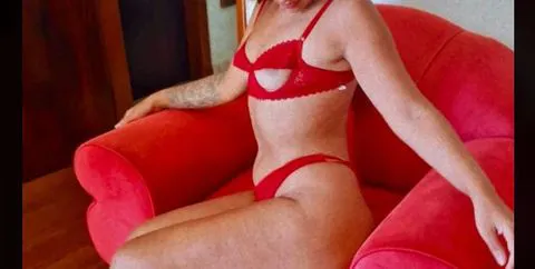 VEM SENTIR PRAZER AO LADO DESSA MORENA ESPECIAL,MEU AMOR