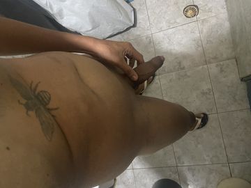Atendendo só mulher só de 20 anos ficou bem à vontade adoro gozar muito 