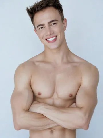 Novinho. Discreto, sigiloso, não afeminado, passivo! 