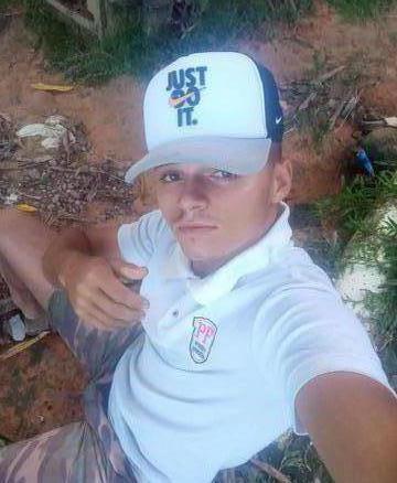 Olá me chamo elbert tenho 23 anos sou de São Lourenço da mata atende em toda região de Recife me chama no zap para nós marcar um encontro bem gostoso