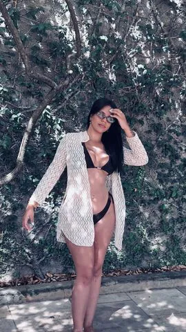 Elegância, discrição e autenticidade me definem. Sou uma mulher que aprecia bons restaurantes, viagens, conversas inteligentes e pessoas que sabem o que querem. Busco uma conexão baseada em respeito, admiração e reciprocidade, onde ambos possam desfrutar de momentos especiais e enriquecedores.