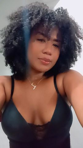 Olá, meu bem! Me chamo Pérola, 25 anos, essa acompanhante empoderada, dona de um corpo e olhar atraentes, com um rostinho de safada e angelical ao mesmo tempo. Meu atendimento é personalizado e sempre busco satisfazer as necessidades individuais de cada cliente. Curto desde um sexo mais romântico ao avassalador. Faço o estilo namoradinha e também dominante. Sou bastante intensa e amo me entregar ao momento. Minhas especialidades vão muito além do que simplesmente algo mecânico e forçado. Atendo homens, mulheres e casais. Realizo fetiches, inversão de papéis, etc. Te convido a agendar seu momento comigo e tirar suas próprias conclusões se permitindo viver o ápice do prazer!