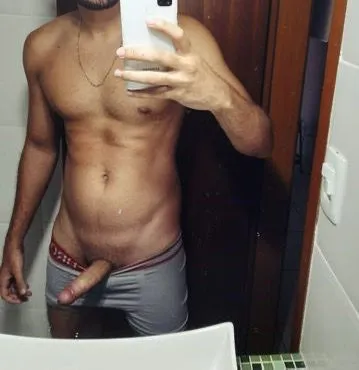 Vou lhe deixar o mais a vontade possível, garantindo assim o seu sigilo total em nosso encontro. Sou ativo, magro, educado e discreto, com presença marcante.
Atendimento com boa higiene, respeito e sem pressa.
Possuo cm, proporcional.
Atendo a domicílio do cliente ou em hotel, sempre com total sigilo e profissionalismo.
Ideal para quem busca qualidade, segurança e prazer real.