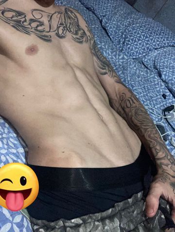 Um magrinho alto tatuado e pauzudo com uma cara de bandido do jeito q vc gosta 😈😈😈
Local e transporte por sua conta 
Também tenho conteúdos pra venda . 