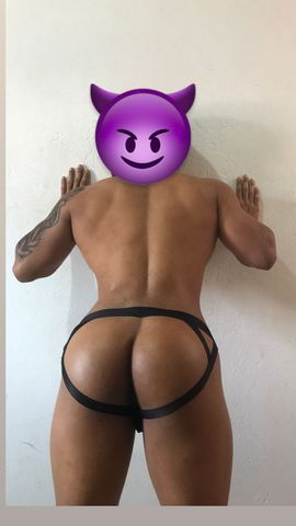 Sou louco por leitinho de macho.
Quero engolir essa pika até vc gozar safado.
Vem socar meu cuzinho apertado me fazer eu gemer nessa pika!
