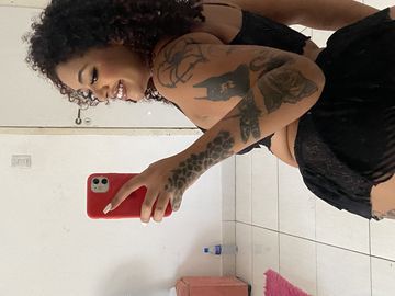 Lua Ferri cavalona tatuada com local  276444