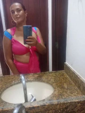 Amo um sexo bem gostoso,prometo muito prazer, muita discrição,vou até o cliente,porém por gentileza só chamar no meu zap se realmente tiver interesse...
Não tenho tempo pra ficar brincando de namorado ok 