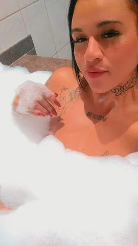 Oooi meus amores espero que vocês estejam bem, mas também podemos melhorar  um pouco mas com muito prazer, tenho local, prontinha para te atender e te satisfazer 🥰😈