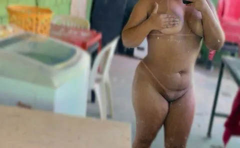  Marisa tenho 21 anos realizo todos os seus desejos vamos nos conhecer melhor faço um boquete delicioso e tenho um beijo suave COM LOCAL