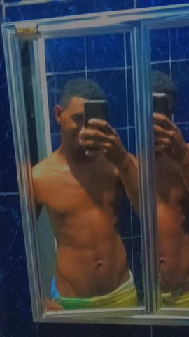 Oi me chamo Yan vamos curtir umas coisas novas 