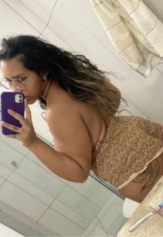 Linda simpática carinhosa pronta pra satisfazer seus desejos Antendo presencial e vídeo chamada 